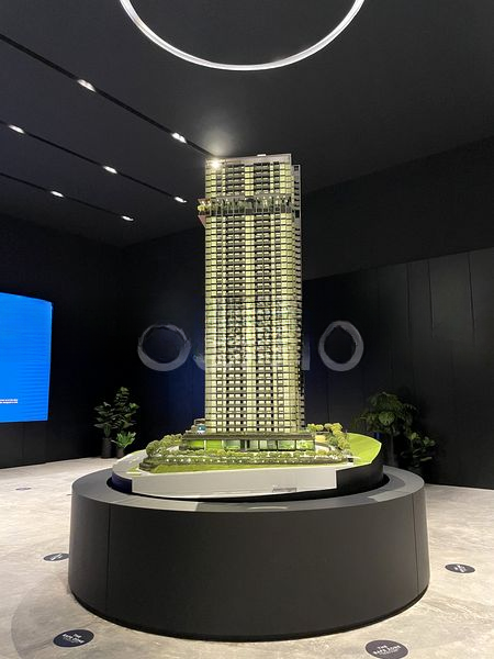 THE LANDMARK 4