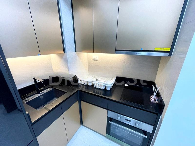 ARENA RESIDENCES 7