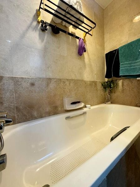 REGENT HEIGHTS 6