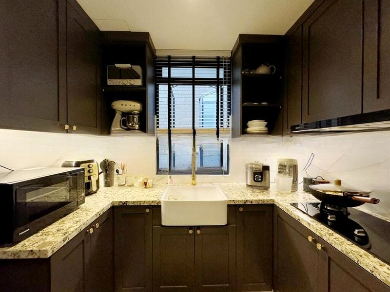 REGENT HEIGHTS 12