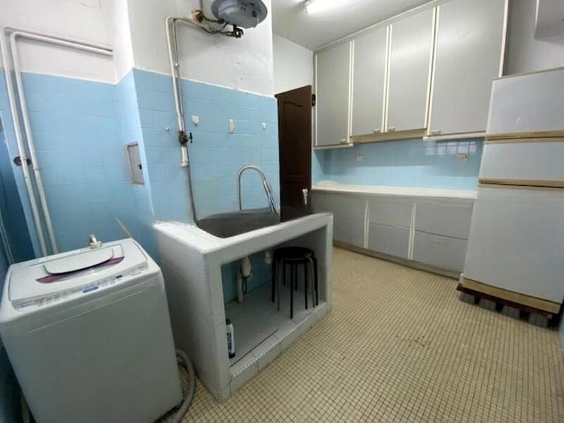 INTERNATIONAL PLAZA 7