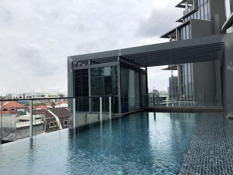 ROBIN SUITES 12