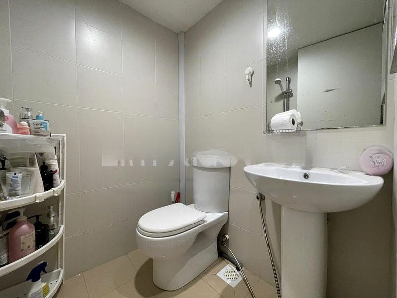 INTERNATIONAL PLAZA 7