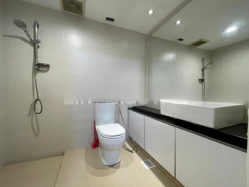 INTERNATIONAL PLAZA 9