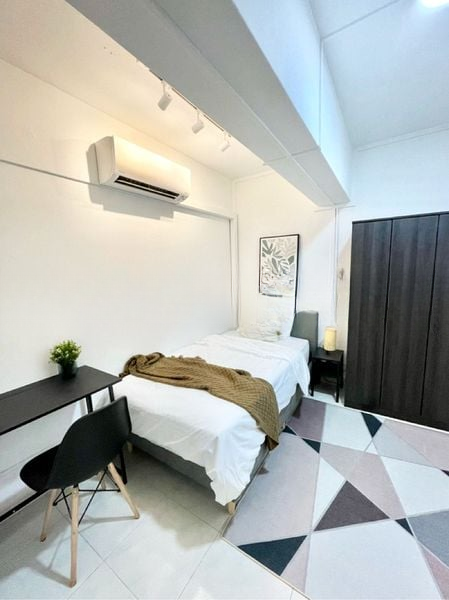 PEOPLE'S PARK COMPLEX 15