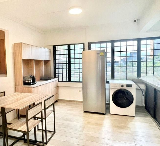 PEOPLE'S PARK COMPLEX 10