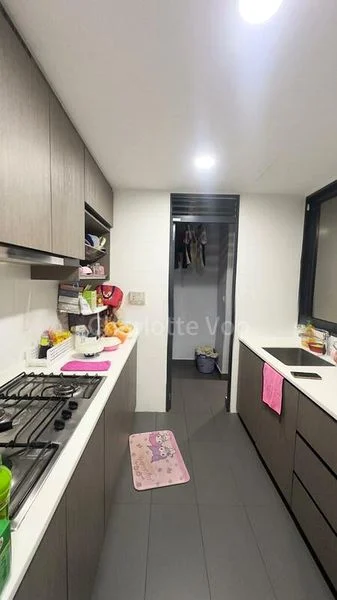 RIVERPARC RESIDENCE 8