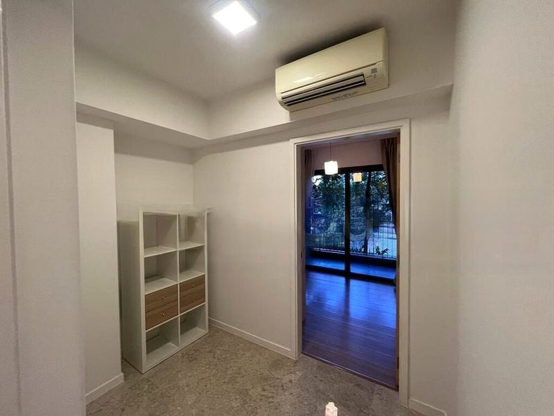 THE LAKEFRONT RESIDENCES 4