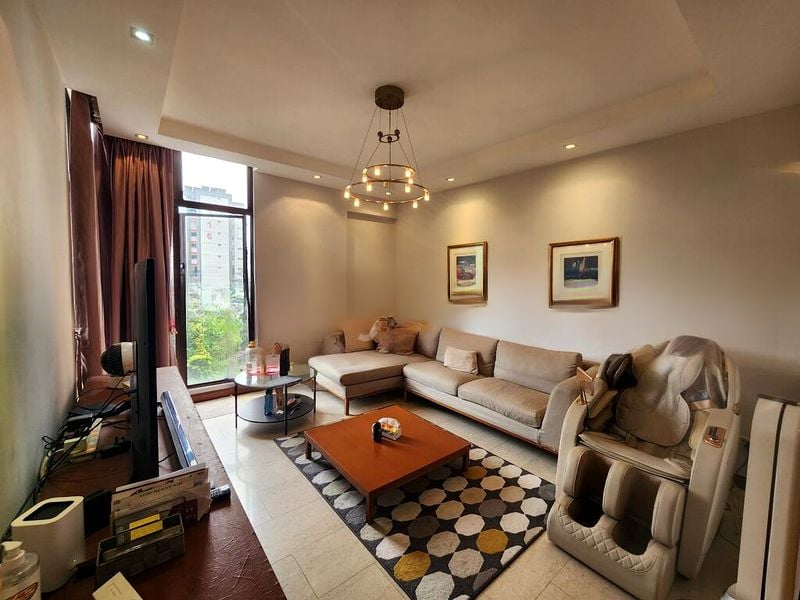 THE MAYFAIR 5