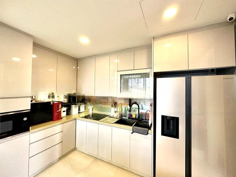 REGENT HEIGHTS 8