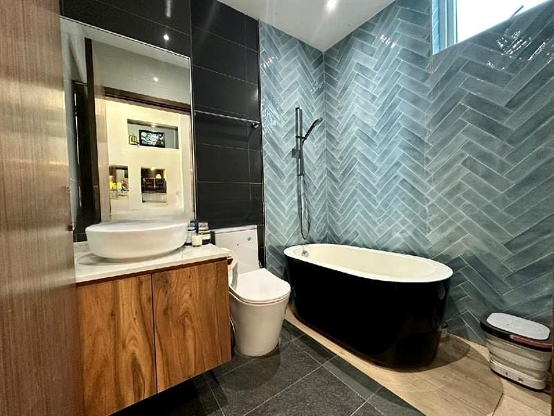 SUITES @ EASTCOAST 8