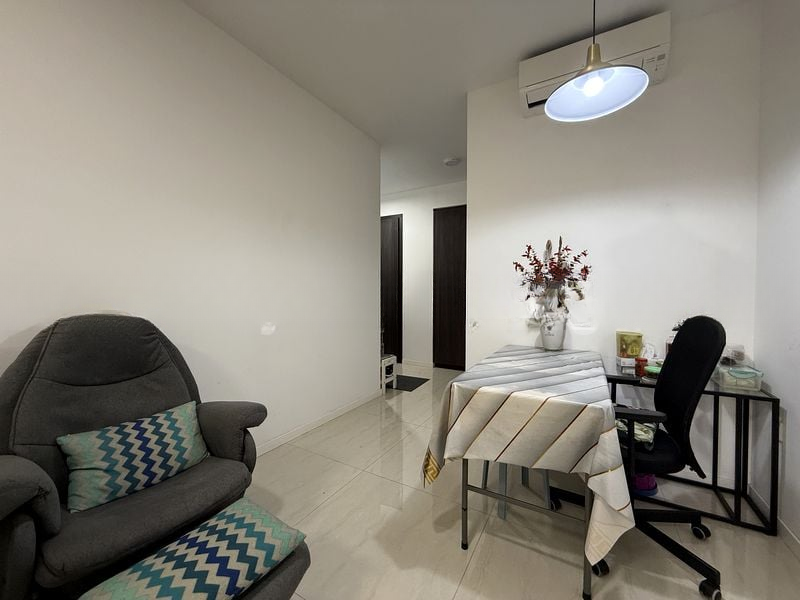 RIVERFRONT RESIDENCES 6