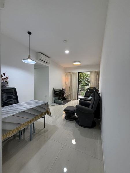 RIVERFRONT RESIDENCES 1