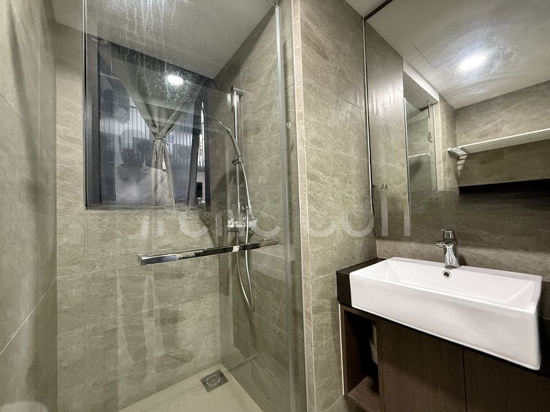 RIVERFRONT RESIDENCES 10