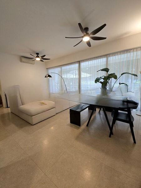 THE SEAFRONT ON MEYER 11