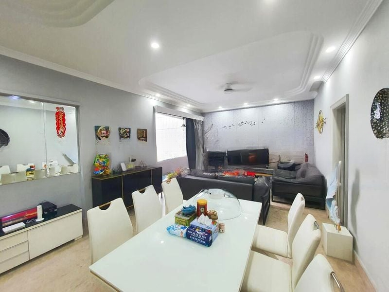 ASTON MANSIONS 8
