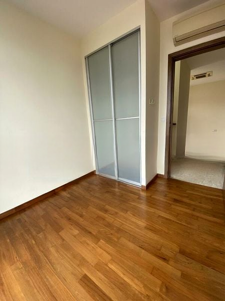 SUITES @ PAYA LEBAR 7