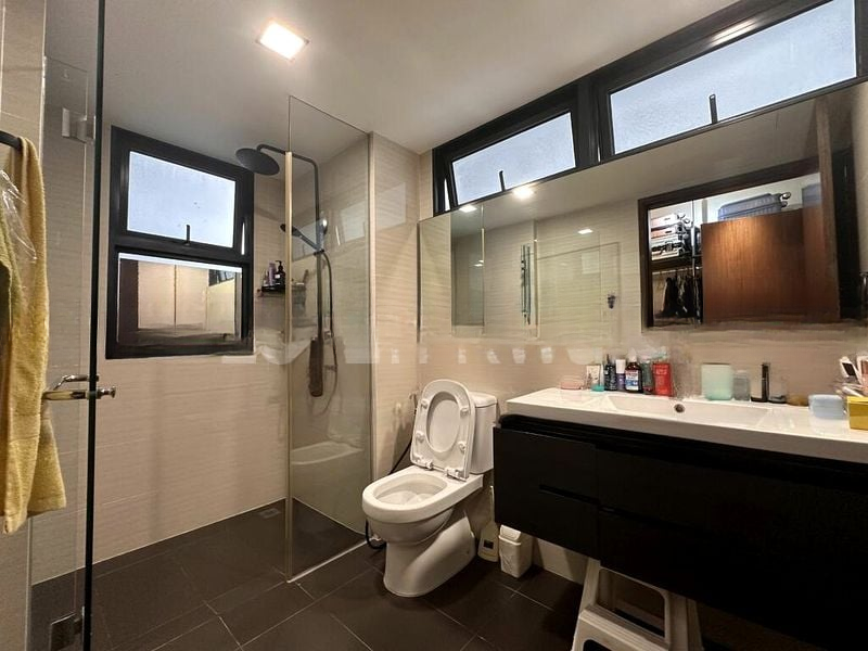 RIVERPARC RESIDENCE 8