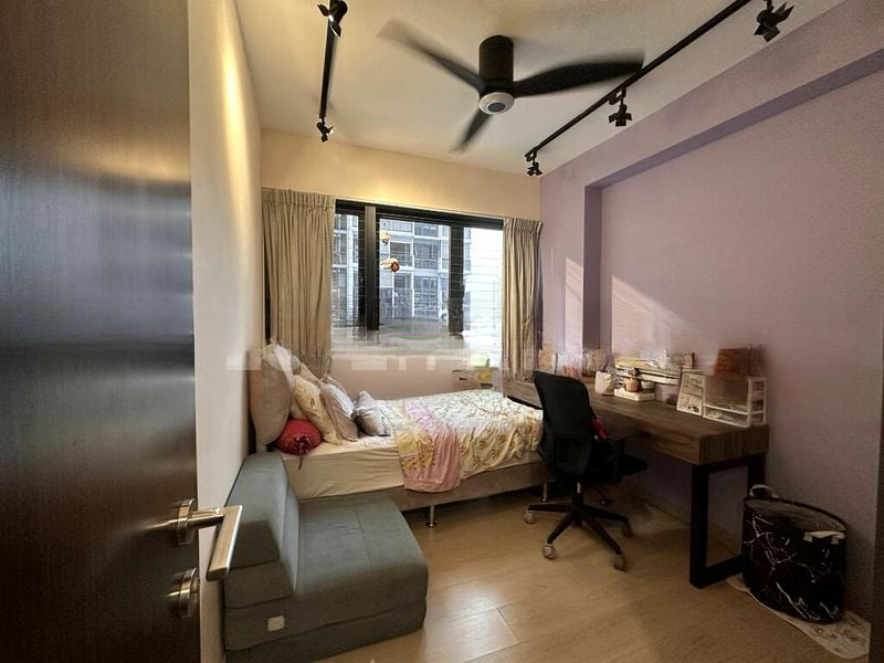 RIVERPARC RESIDENCE 11