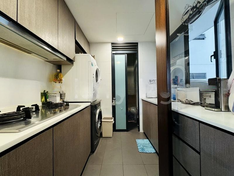 RIVERPARC RESIDENCE 12