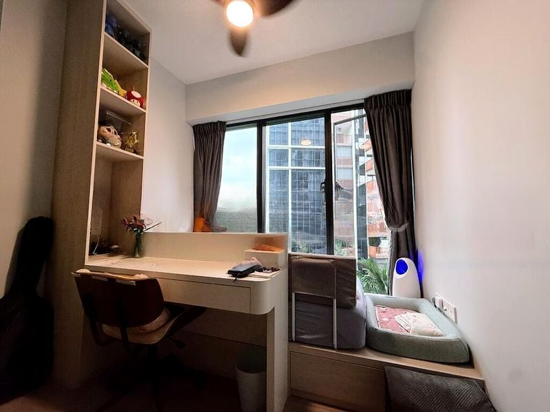 RIVERFRONT RESIDENCES 6