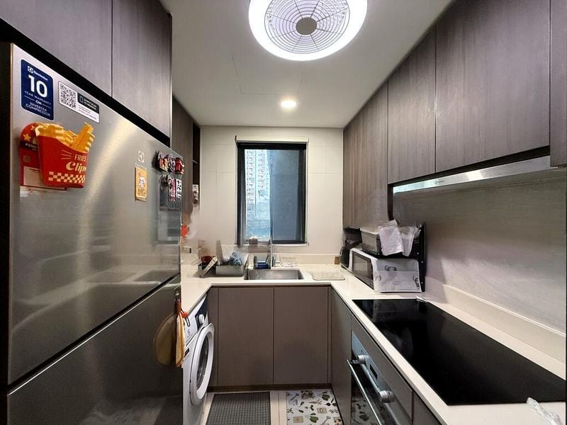 RIVERFRONT RESIDENCES 8