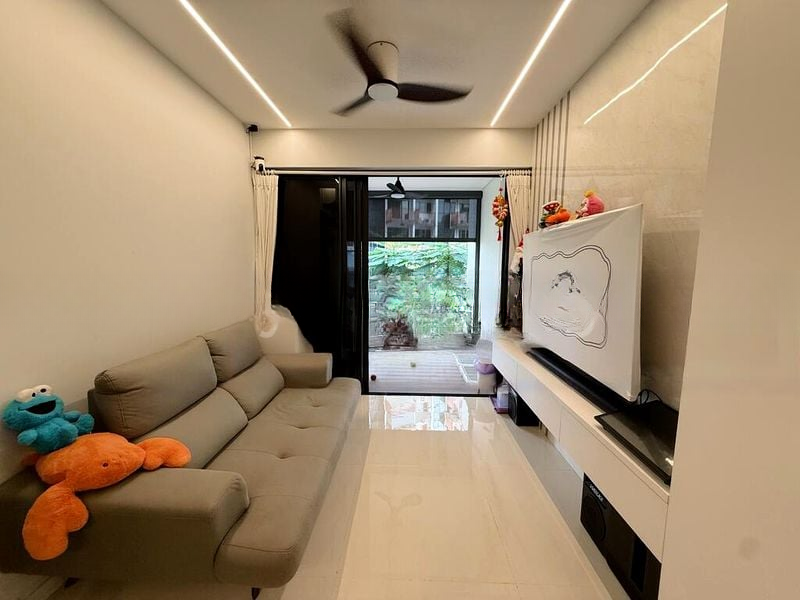 RIVERFRONT RESIDENCES 12