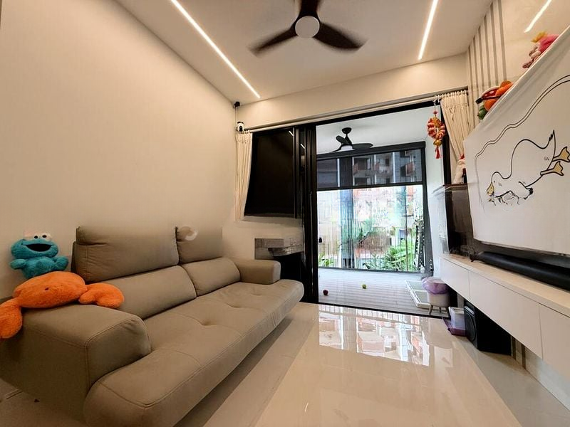 RIVERFRONT RESIDENCES 11