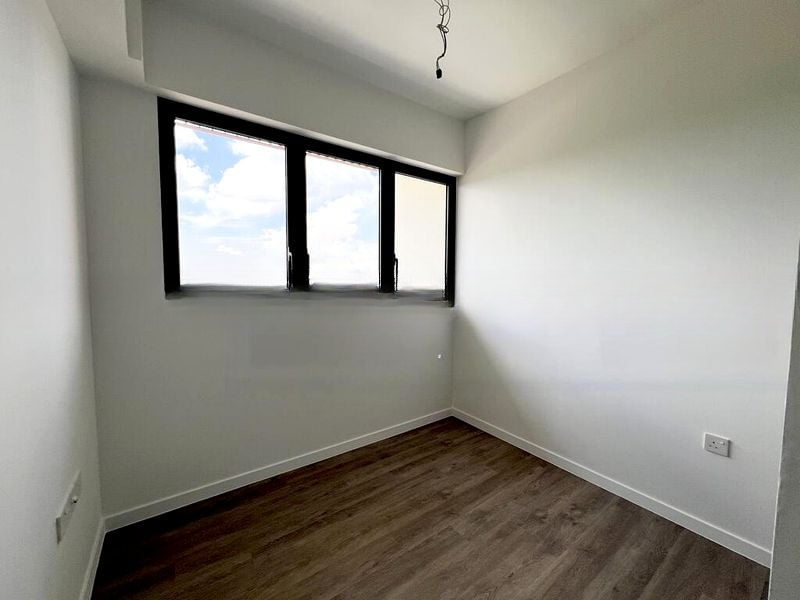 RIVERFRONT RESIDENCES 10