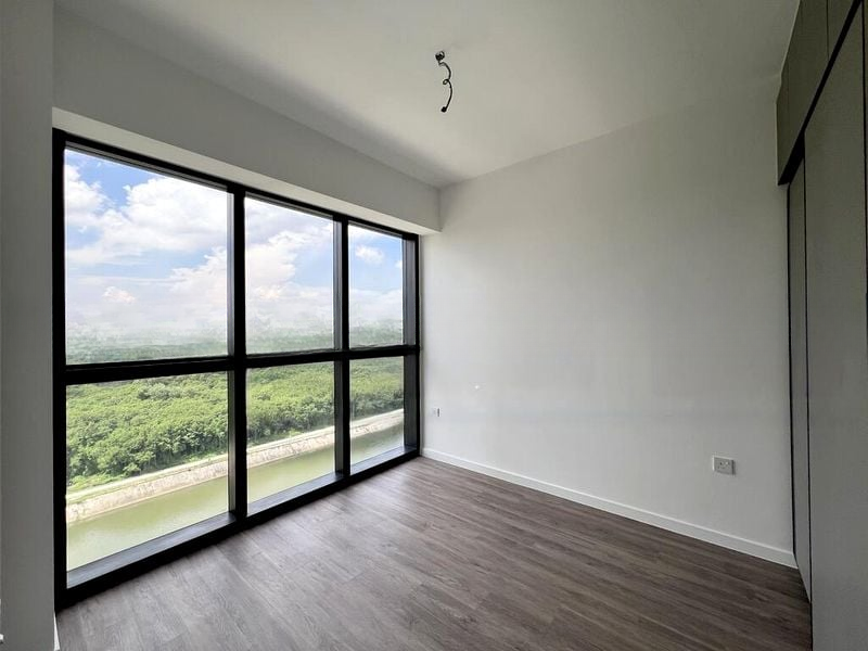 RIVERFRONT RESIDENCES 6