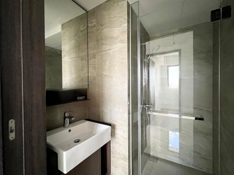 RIVERFRONT RESIDENCES 8