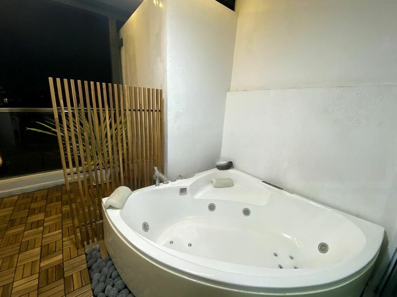 RESIDENCES @ JANSEN 12