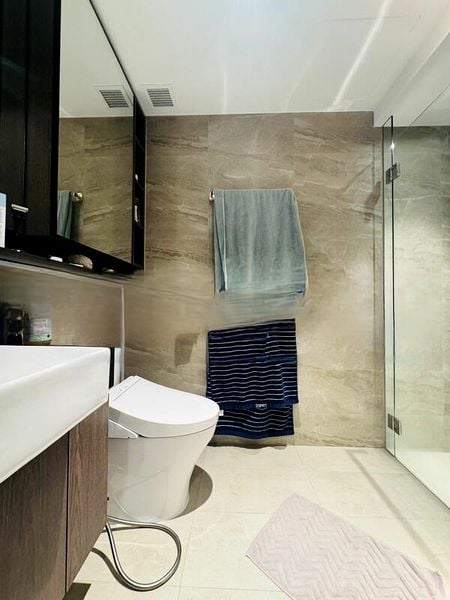 RIVERFRONT RESIDENCES 5