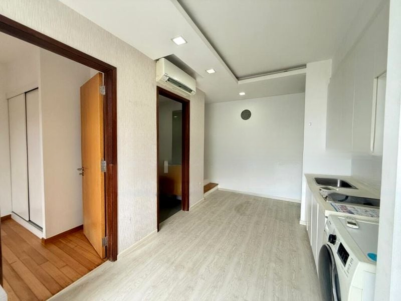 URBAN LOFTS 12