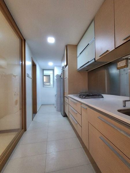 8 @ MOUNT SOPHIA 1