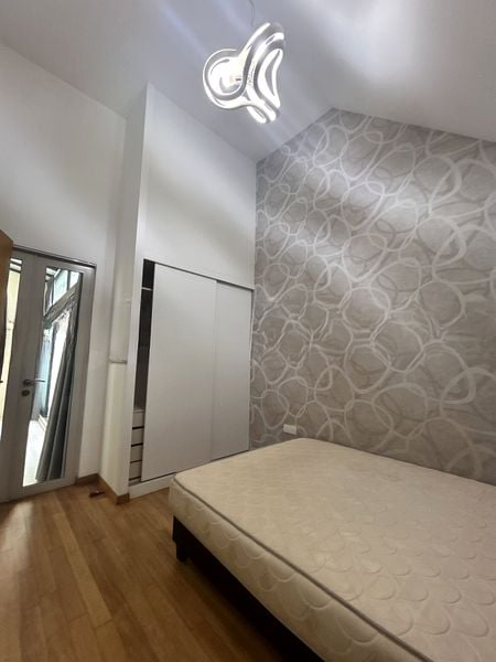 URBAN LOFTS 12