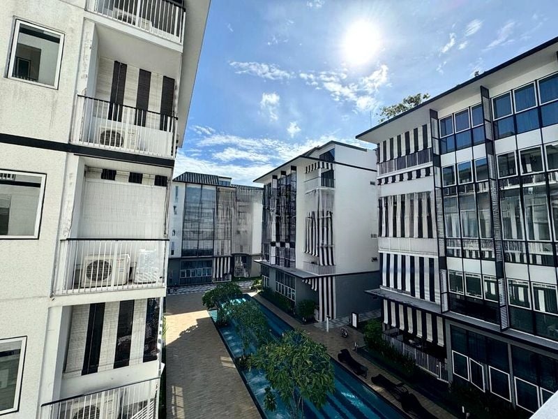 THE VERANDAH RESIDENCES 10