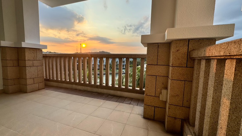 THE BERTH BY THE COVE 12