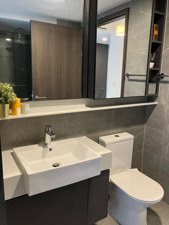 RIVERFRONT RESIDENCES 8