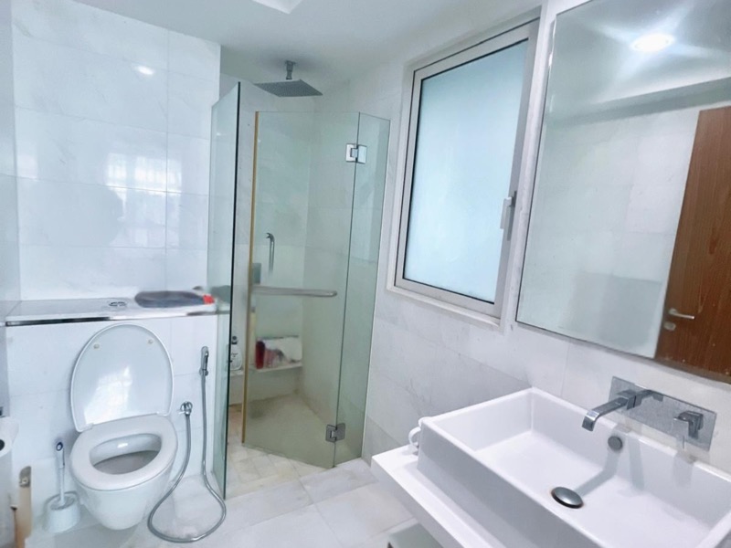 SUITES AT ORCHARD 11