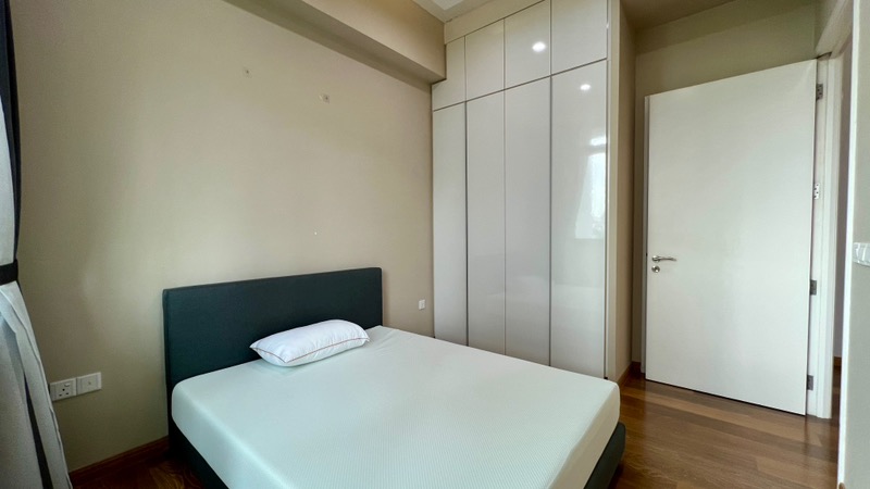 KINGSFORD . HILLVIEW PEAK 13