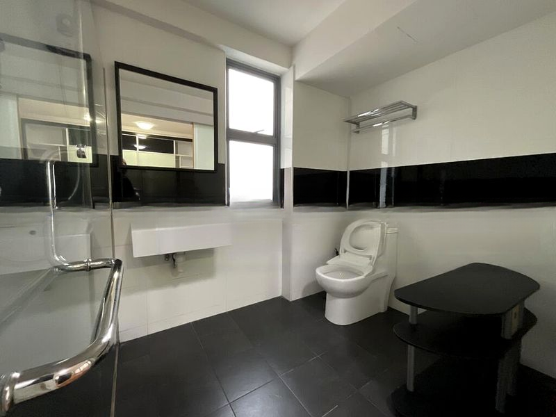 AQUARIUS BY THE PARK 13