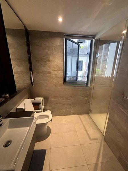 RIVERFRONT RESIDENCES 6