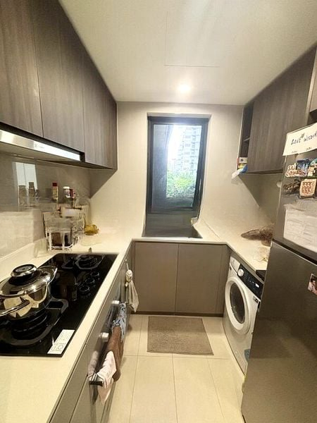 RIVERFRONT RESIDENCES 5