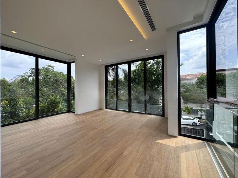 HOLLAND GARDENS 5