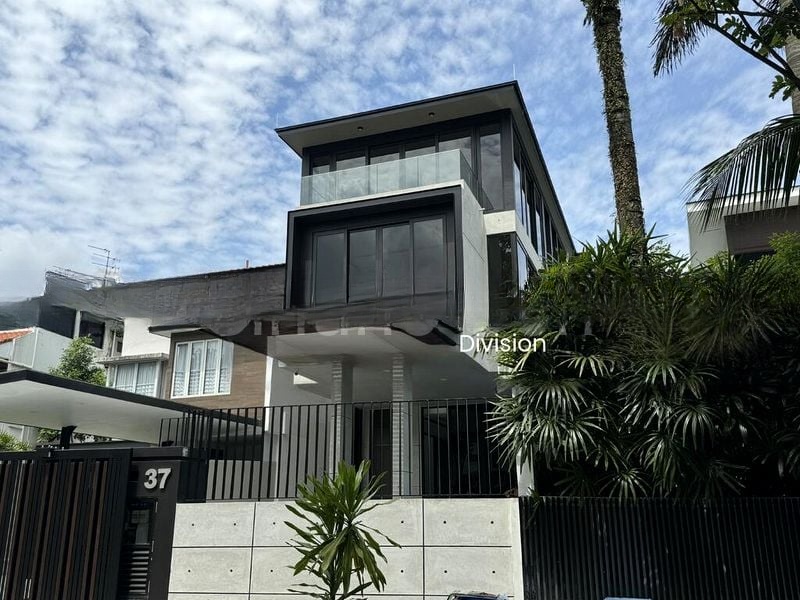 HOLLAND GARDENS 13