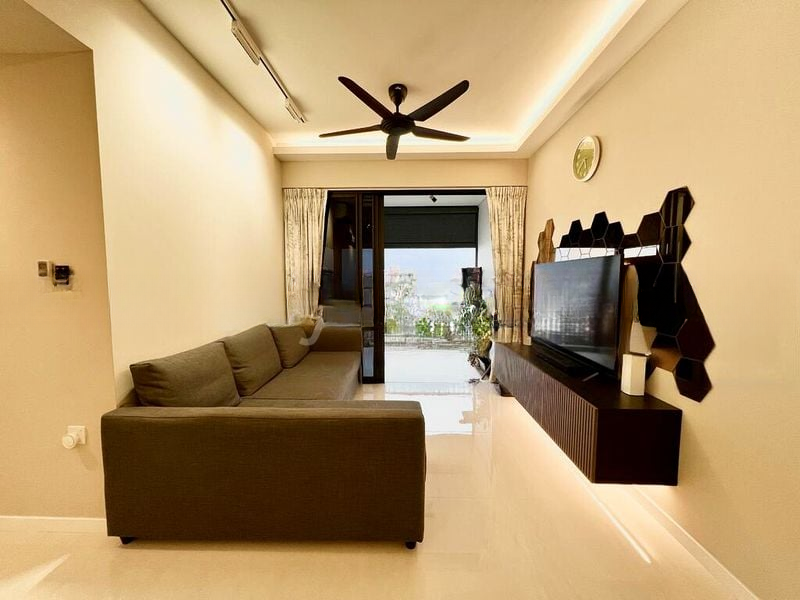 RIVERFRONT RESIDENCES 5