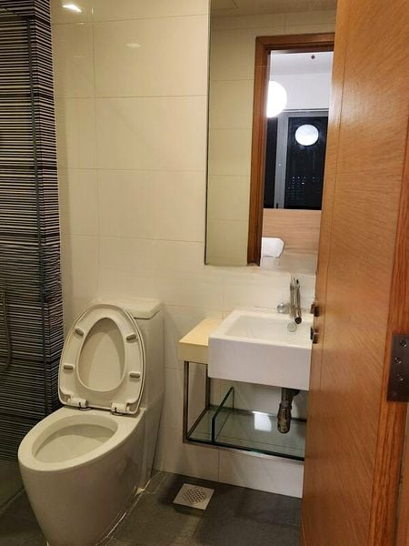 OXFORD SUITES 9