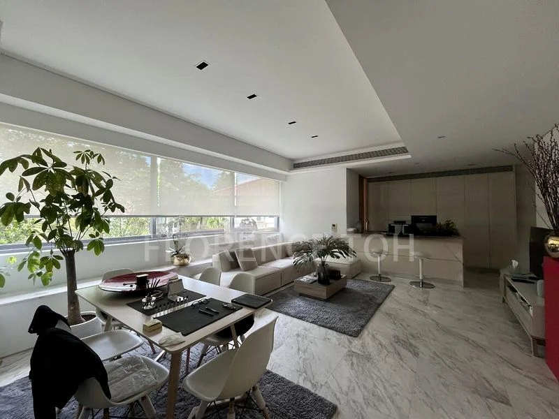 THE HOLLAND COLLECTION 6