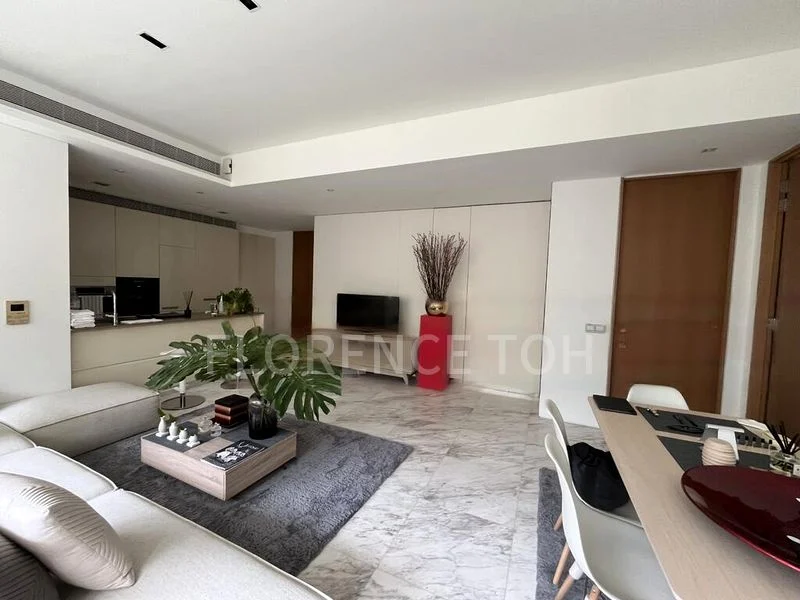 THE HOLLAND COLLECTION 8